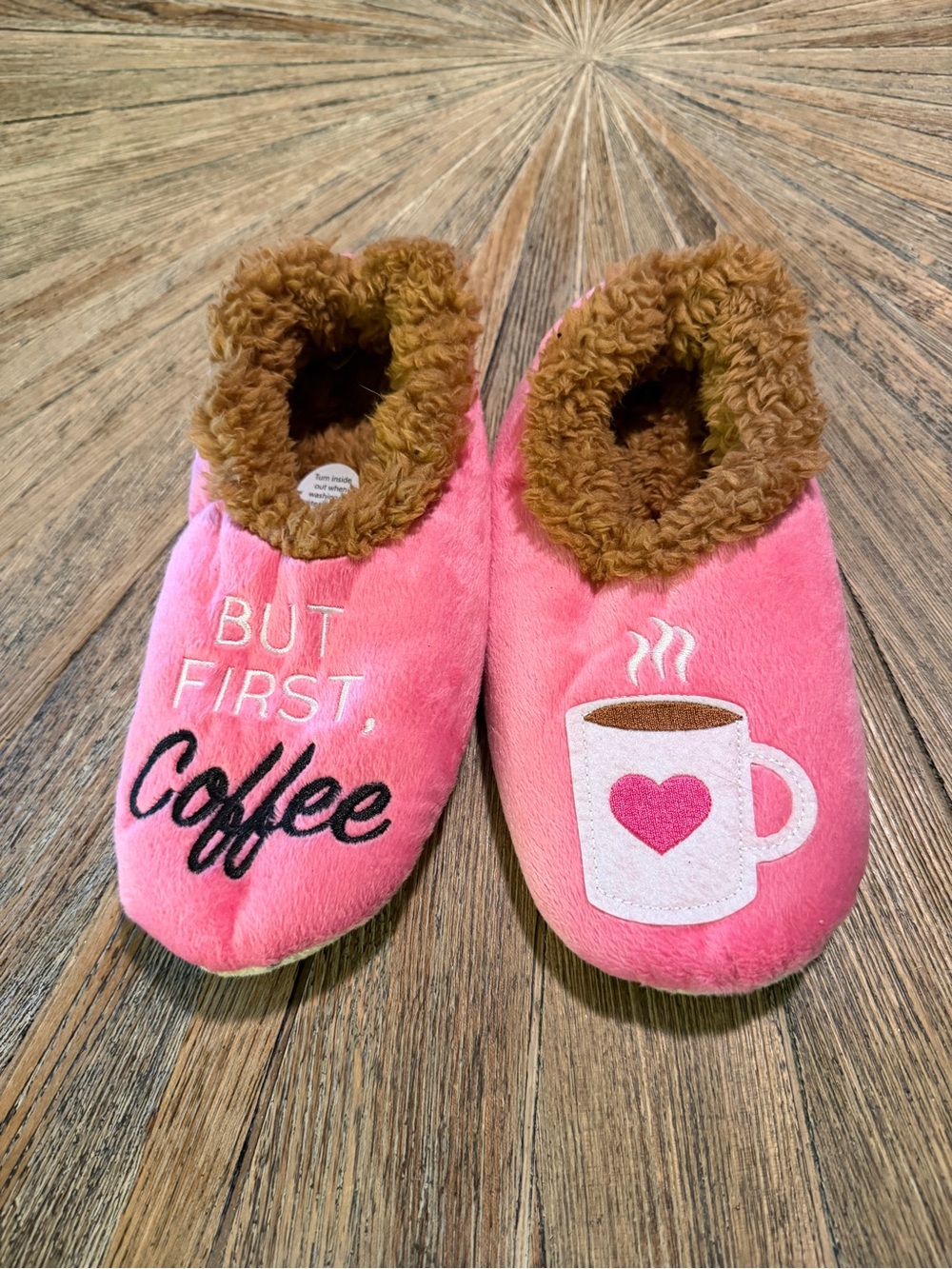 New Snoozies soft slippers house shoes But First Coffee pink white small 5-6
